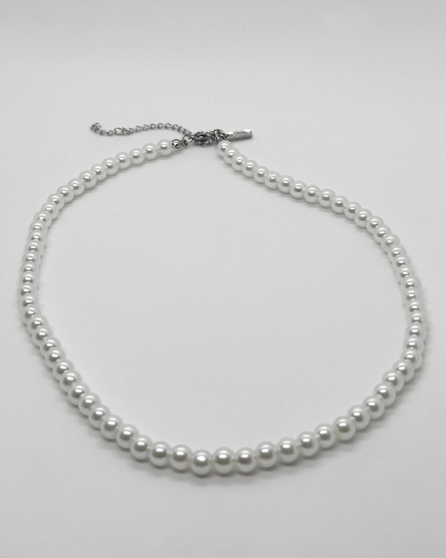 Collar de perlas acrílicas