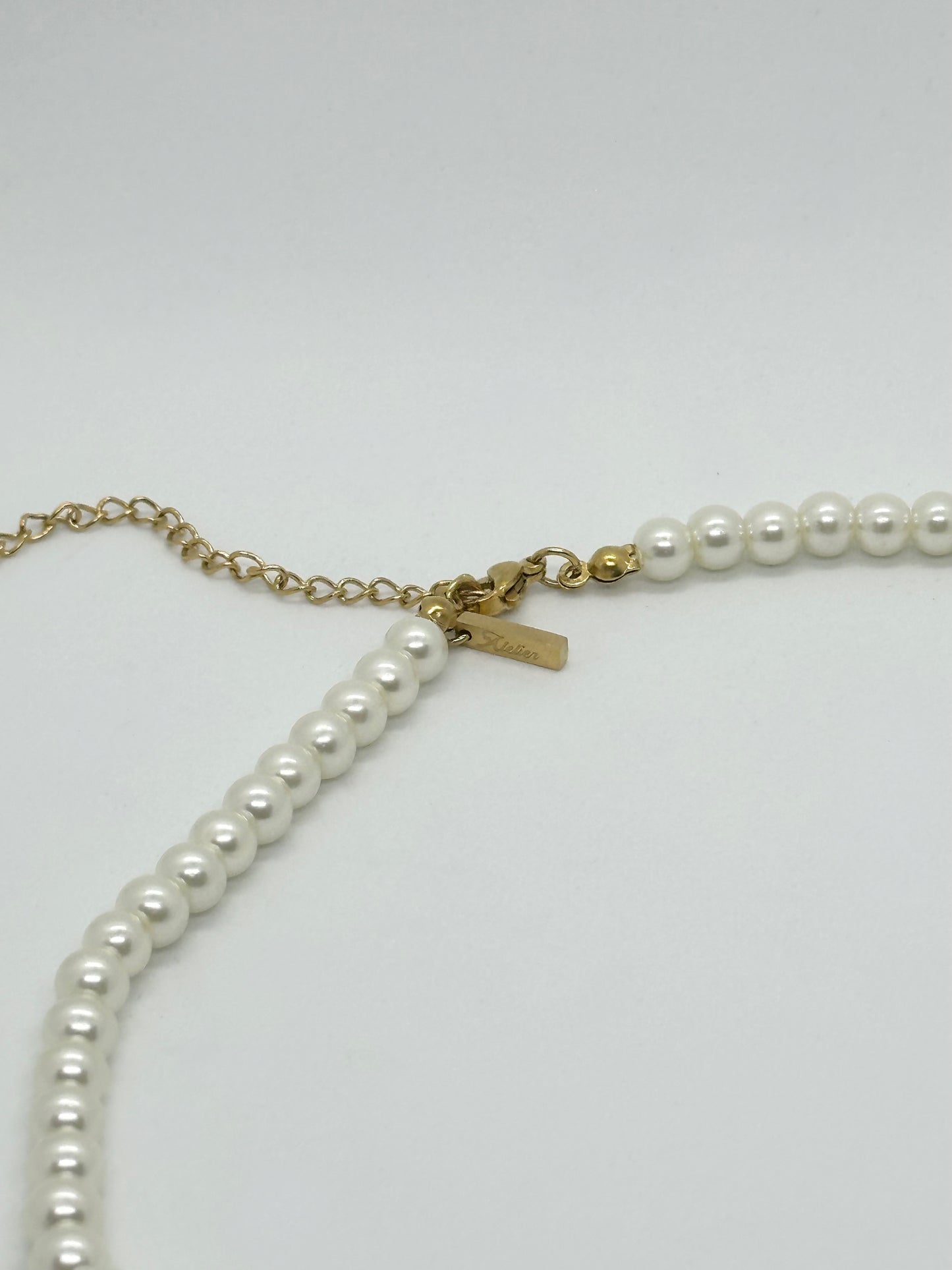 Collar de perlas acrílicas